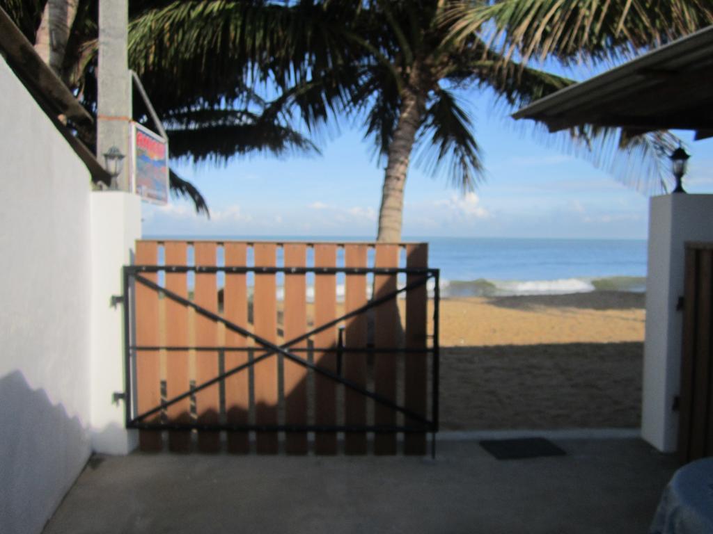 Anicia Beach House Negombo Exterior foto