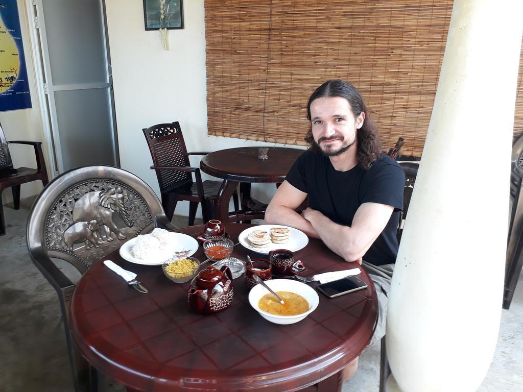 Anicia Beach House Negombo Exterior foto