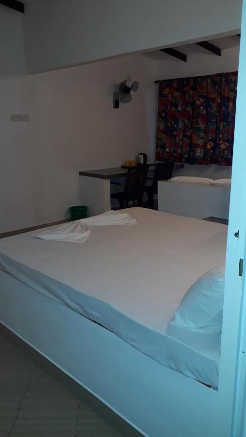 Anicia Beach House Negombo Exterior foto